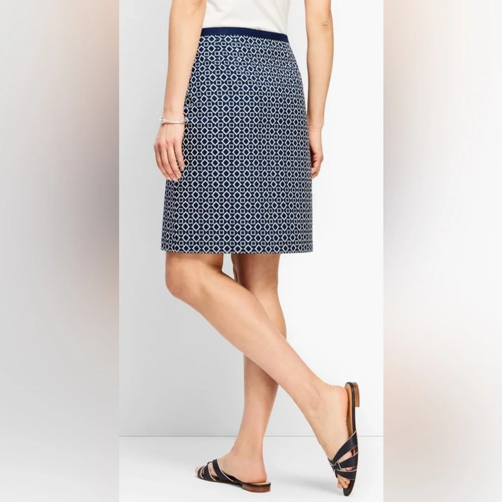 Women’s TALBOTS BATIK DIAMOND A-LINE‎ Navy Blue White SKIRT. Size 10.
